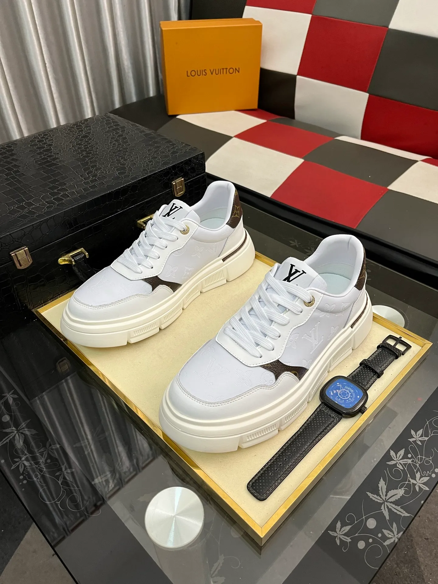Men's shoes💰420⌚️⌚️"LOUI* VUITTO*" popular men's casual shoes, genuine Italian development💯purchasing level quality✔️The upper is made of official website material first-layer cowhide, comfortable and soft sheepskin feet⚡️Fashionable and versatile. The toe last shape is firm and full, and the soles are made from LV original molds and can be moved in and out of the counter at will. Light and comfortable on the foot~purely handmade, details determine quality! Size:38-442️⃣Colors available